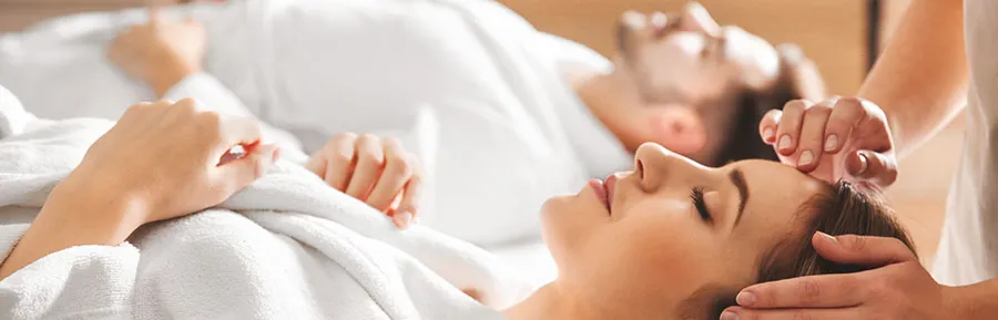 Entspannende Massage im Liegen